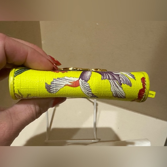 GUCCI Flora Zumi Compact Neon Yellow Leather Womens Bifold W/Dustbag and box - Picture 7 of 13